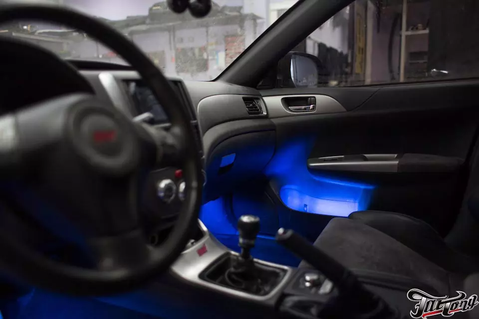 Subaru Impreza. Светодиодная подсветка салона.